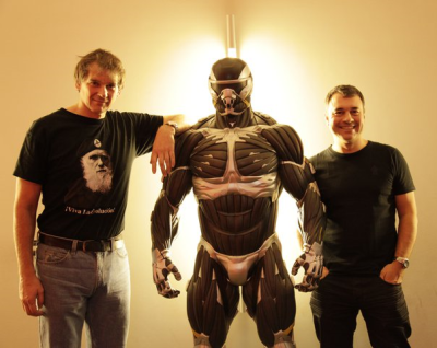 Peter Watts and Richard Morgan flanking a Crysis nano-soldier Peter Watts and Richard Morgan flanking a Crysis nano-soldier